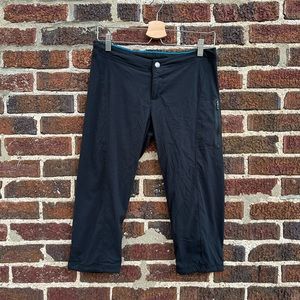 Columbia hiking/active elastic stretch capri pants (black) with side zipper